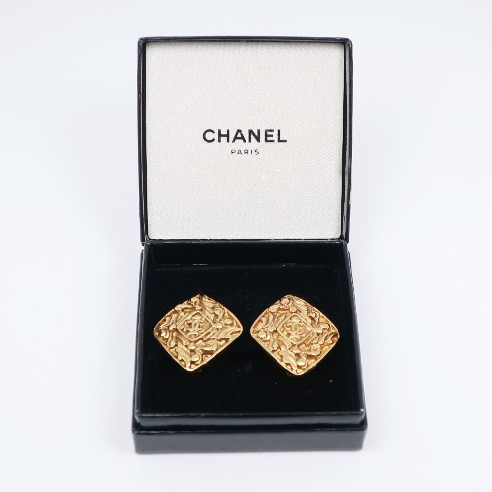 CHANEL Authentic Vintage Gold Earrings - Picture 6 of 6